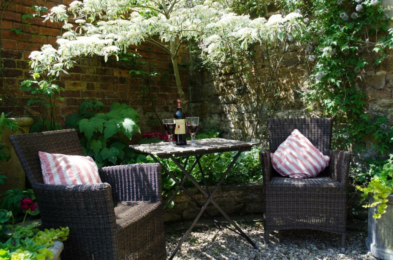The Hollies Bed And Breakfast Uppingham Ngoại thất bức ảnh
